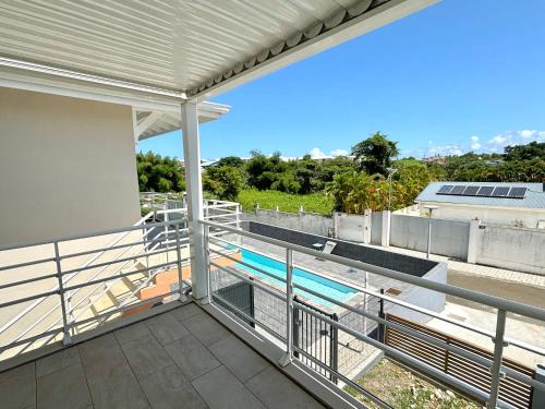 Baie-Mahault Villa | Villa Émeraude - Vue sur Piscine et Jacuzzi privé