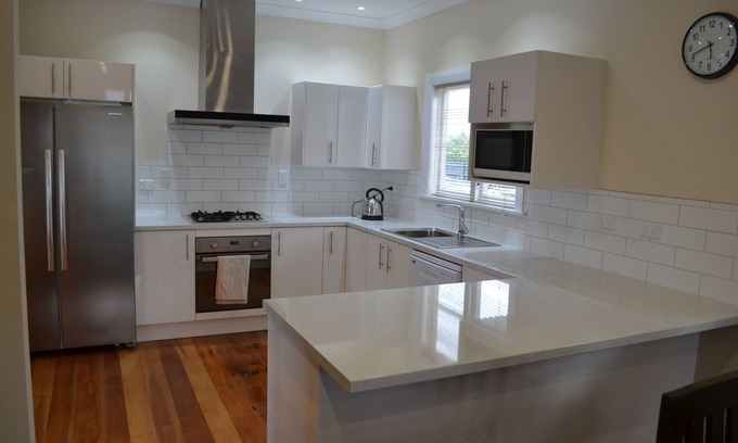 Solway House | Villa 185- New- Central Masterton- Free WiFi