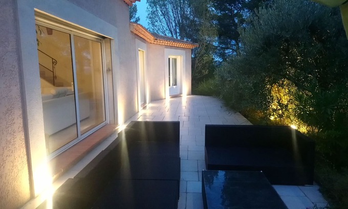 Cadolive Villa | Villa 250 m2 on 4000 m2 of pine forest, 6-seater jacuzzi, swimming pool