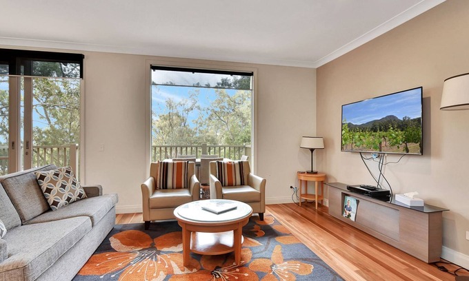 Pokolbin Villa | Villa 2br Pinot Nois Villa located within Cypress Lakes Resort