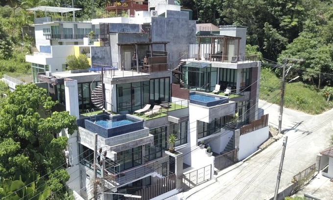 Patong Villa | Villa 7 Chambres, vue Mer, sur les Hauteurs de Patong