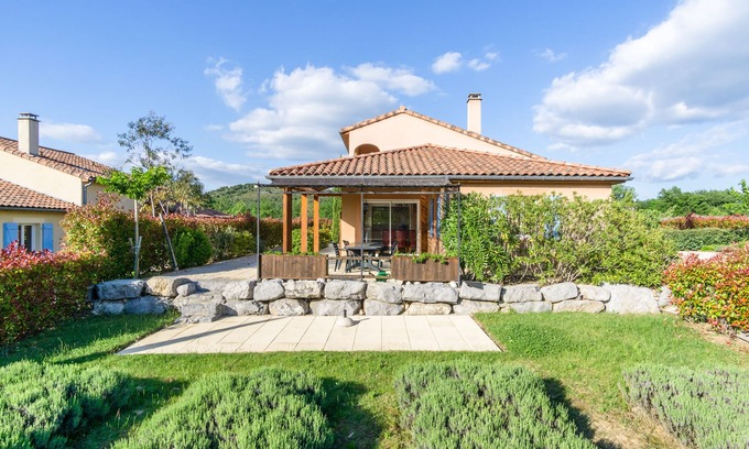 Vallon-Pont-d'Arc Villa | Villa Acacia for 8 people close to the communal swimming pool