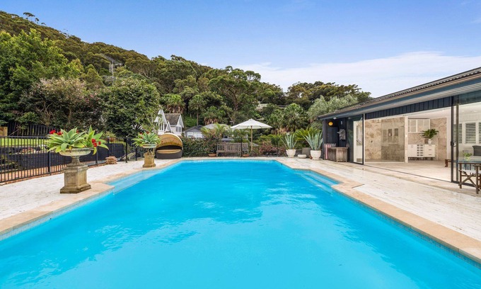 Newport House | Villa Aix @ Villa Aix