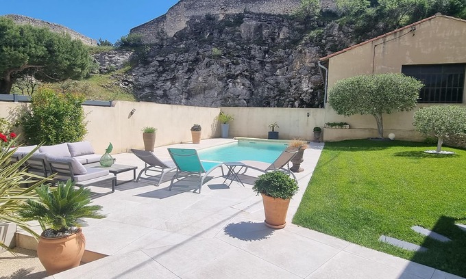 Villeneuve-les-Avignon House | Villa, all amenities air-conditioned with pool, parking, perfect festival.