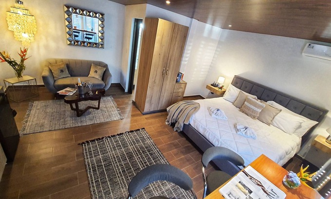 Boquete Apartment | Villa Alejandro-5 minutes walk to downtown Boquete, apartment with kitchenette
