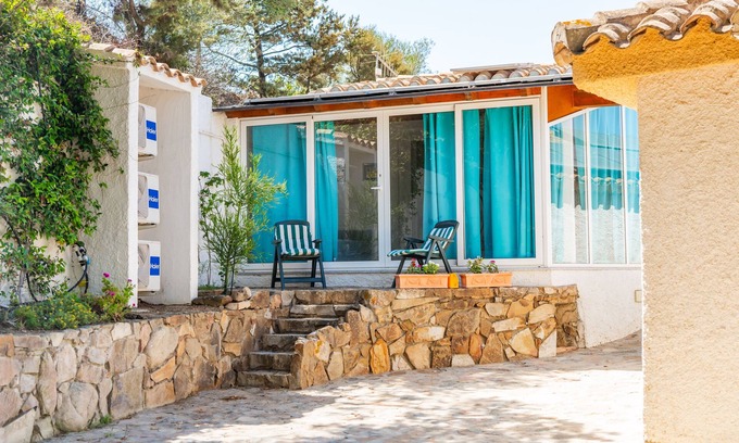 Villasimius Villa | Villa 'Alloggio Vista Mare Incantevole' with Sea View, Wi-Fi and Air Conditioning