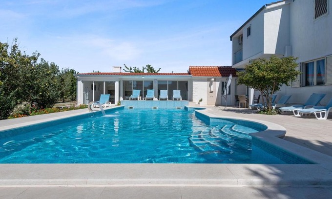 Neoric House | Villa Almas - Heated Pool, Sauna, Gym and Tennis Court