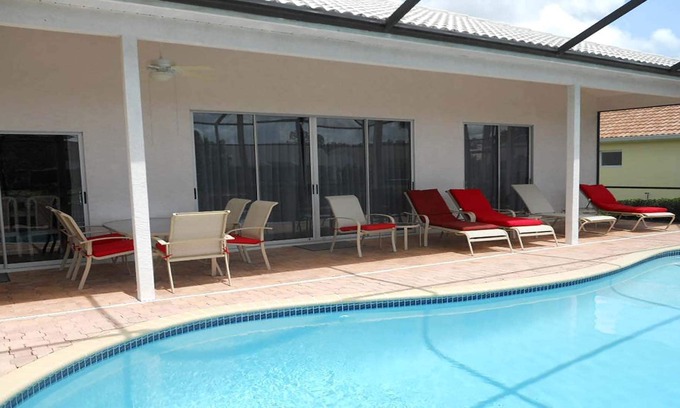 Crown Pointe House | Villa Altaira - top location on the lake with pool and whirlpool