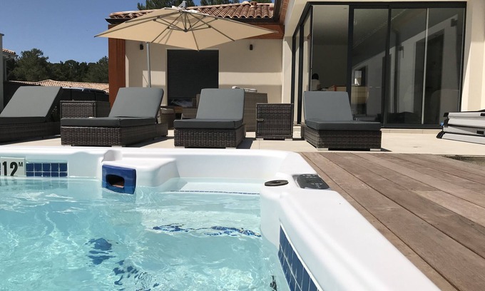 Maubuisson Villa | Villa and swim spa near the lake