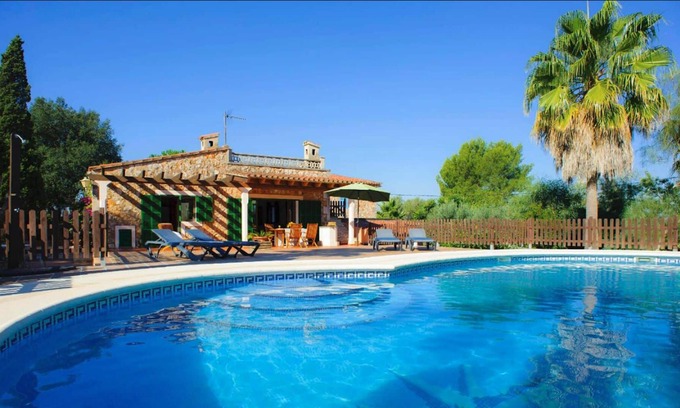 Felanitx House | Villa Andaluza with Wi-Fi, swimming pool, terrace and garden, parking available on the property