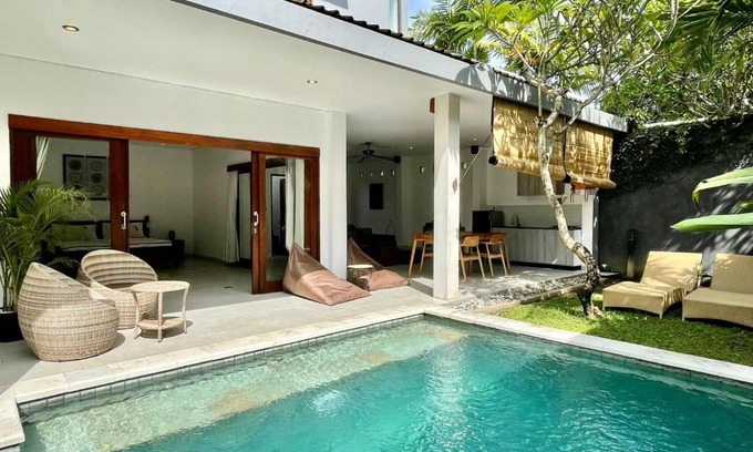 Batubelig Villa | VILLA ANER walking distance to the beach