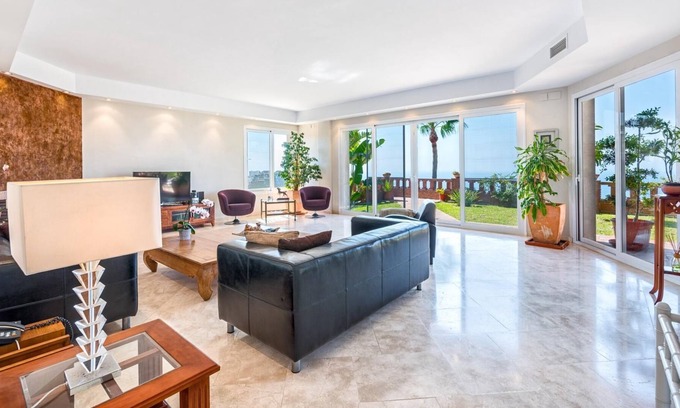 Mijas Villa | Villa Aquarelle by Rafleys - 6BR Villa, Breathtaking Sea Views, 7 min Walk to the Beach, Wifi
