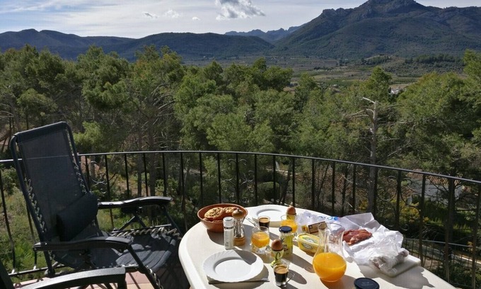 Alcalali Villa | Villa Arbolada - beach, bike, hike. Enjoy the calm between the pines.