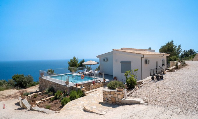 Katsimatika Villa | Villa 'Areti' with Sea View, Wi-Fi and Air Conditioning