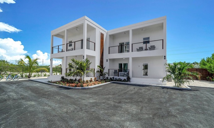 Providenciales Villa | Villa Aria is modern 3 bedroom villa located in Grace Bay