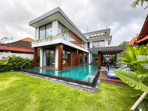 Sei Pinang Villa | Villa Asri - Modern Tropical Rooftop Villa 4BR Umalas