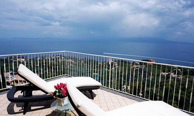 Priora House | Villa Astaria B: A cozy two-story apartment that covers the entire top floor of a villa which faces the sun and the sea, with Free WI-FI.