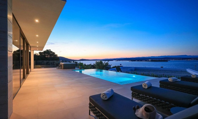 Kraj House | Villa Astor is located on the island of Pašman, in the small tourist town of Tkon.