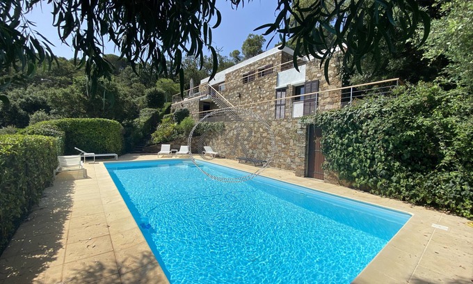 Cap Benat Villa | Villa Avec Piscine et vue mer Panoramique Située au Gaou