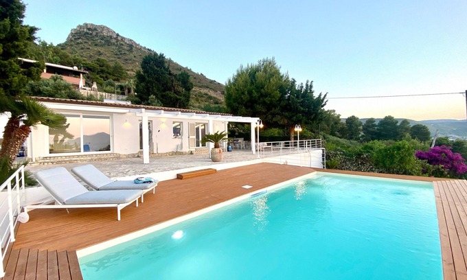 Castellammare del Golfo Villa | Villa 'Ballerina Bianca' with Private Pool, Wi-Fi and Air Conditioning