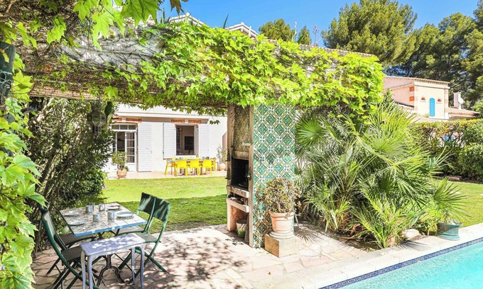 Prado-Perier Villa | Villa 'Bastide Les Oréades' with Private Pool, Wi-Fi and Air Conditioning