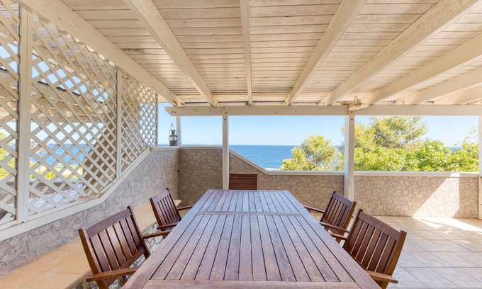 Diso Villa | Villa 'Bissu' with Sea View, Private Terrace and Air Conditioning