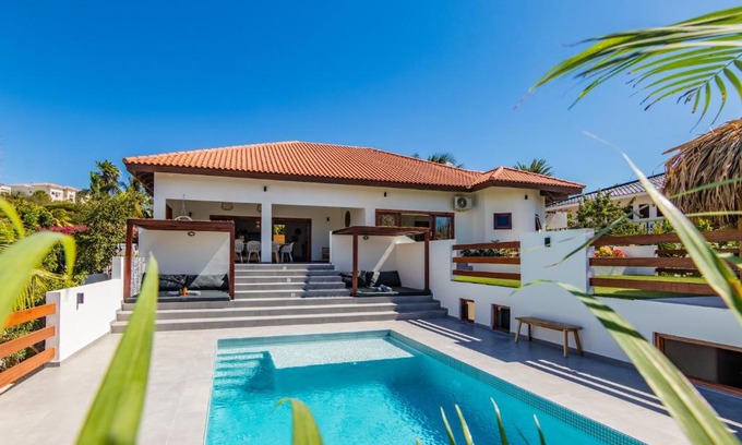 Jan Thiel Villa | Villa Blou, steps from the Jan Thiel Beach