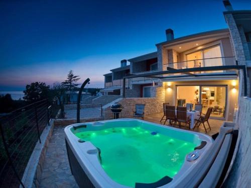 Krizine Villa | Villa Bobos place with Jacuzzi and Sauna 46D