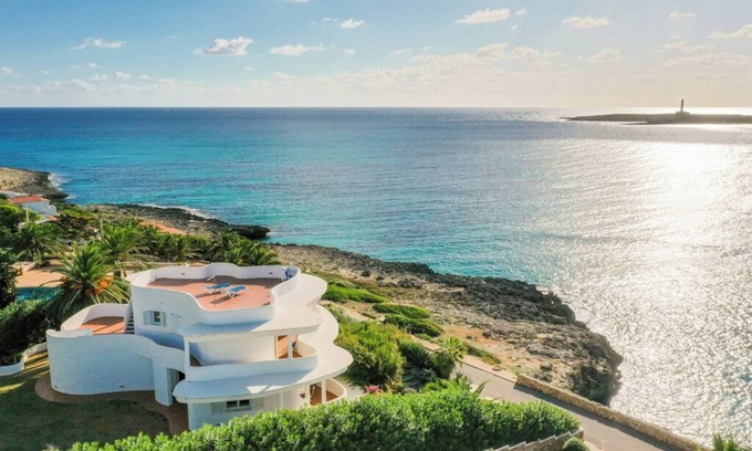 Marina de Son Ganxo Villa | Villa by the sea in Punta Prima, Menorca