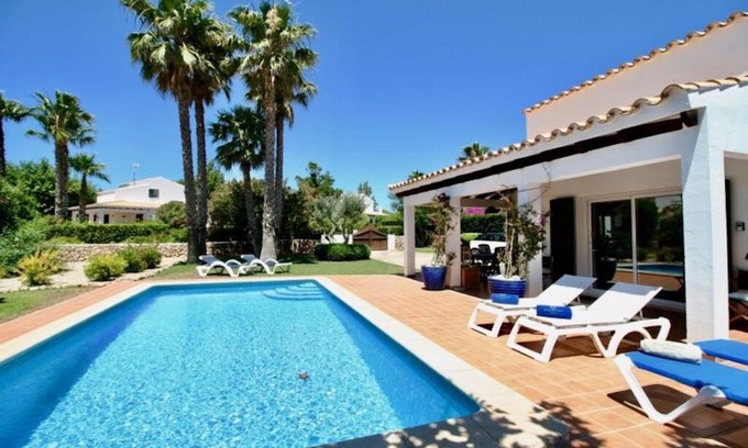 Binisafua Villa | Villa by the sea with pool: charme and comfort