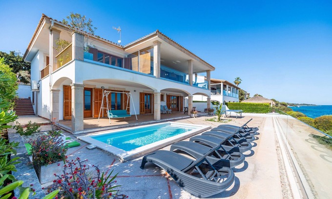 Alcanada Villa | Villa 'Ca'n Torrens' with Sea Views, Wi-Fi and Air Conditioning