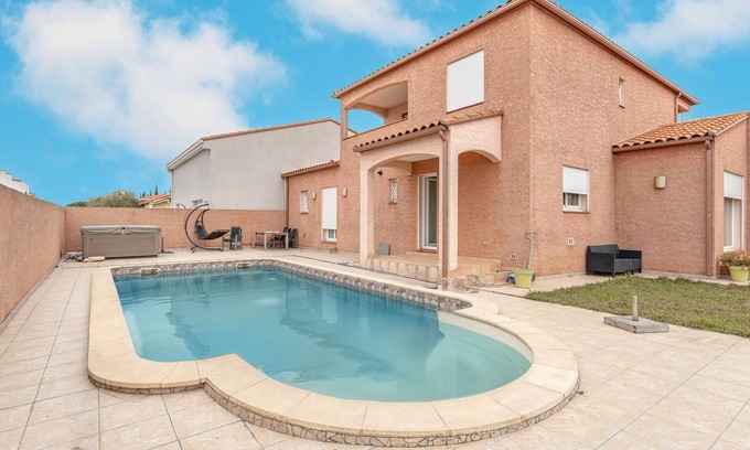 Perpignan Villa | Villa 'Calm and Tranquility' with Private Terrace, Private Garden and Air Conditioning