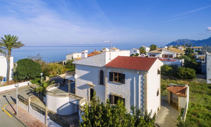 Urbanizacion S'Estanyol Villa | Villa Can Auba Only Families