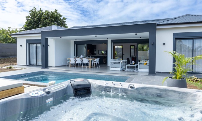 Le Moule Villa | Villa Canelle 4 Étoiles Piscine/jacuzzi/plage