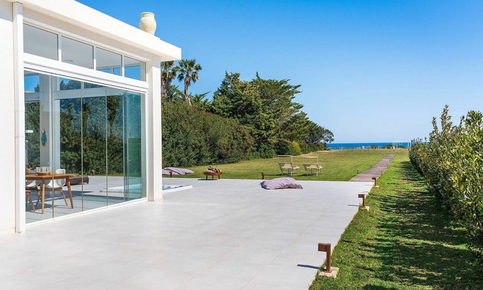 Gallina Villa | Villa Caponegro - Modern villa with outdoor jacuzzi not heated , 200 m from the seaside , in Sicily