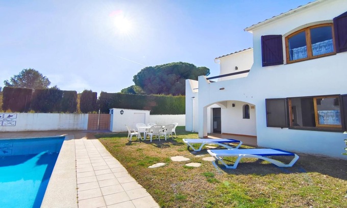 L'Escala Cottage | Villa Carina, in a corner of l'Escala
