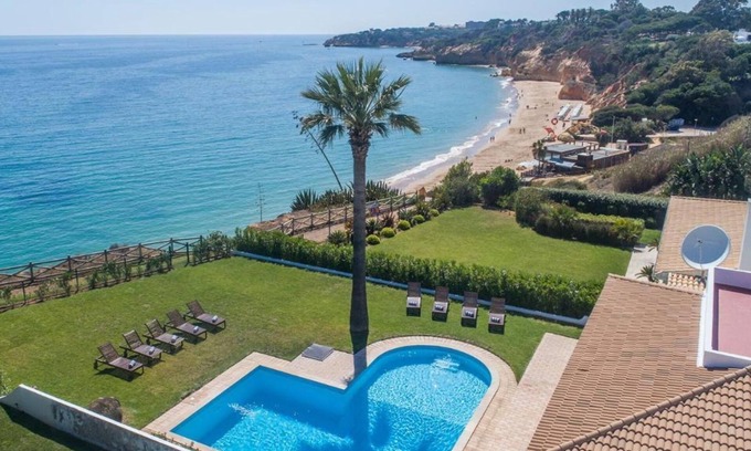 Olhos D'Agua House | Villa Casa Amendoeiras by LovelyStay