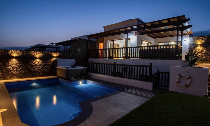 Playa Blanca Villa | Villa "Casa Blanca" with Sea View, Private Pool & Wi-Fi