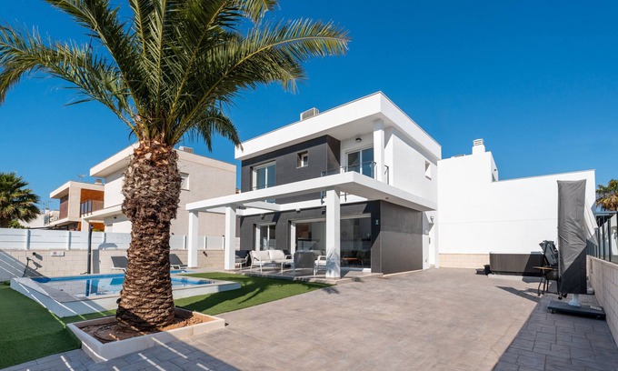 Puerto Marino Villa | Villa 'Casa Bos Palm Tree with Pool' with Private Pool, Wi-Fi and Air Conditioning