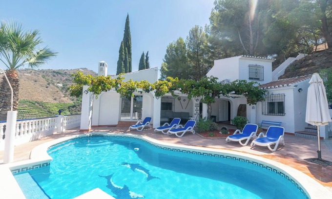 Torrox Villa | Villa 'Casa Chatsee' with Mountain View, Wi-Fi and Air Conditioning