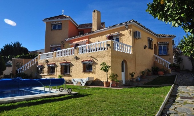 Benalmadena Costa Villa | Villa 'Casa De Los Limones By Michael' with Mountain View, Wi-Fi and Air Conditioning