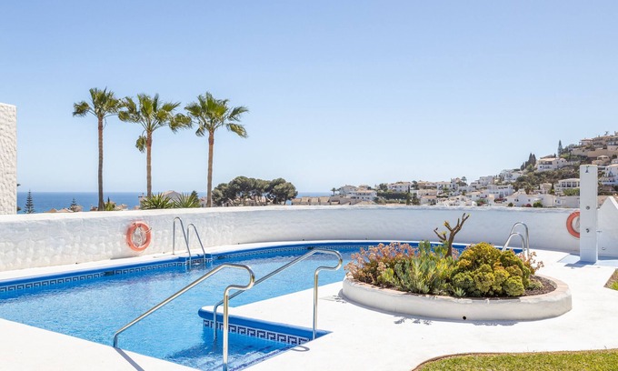 Oasis del Capistrano Villa | Villa 'Casablanca 23' Overlooking the Sea close to the Beach with Shared Pool & Wi-Fi