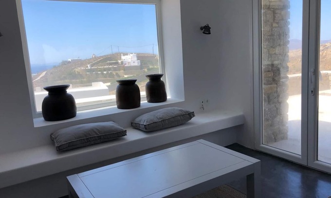 Faros Armenistis Villa | Villa Castro - Houlakia Mykonos - 4 Bedrooms - Private Pool & Jacuzzi