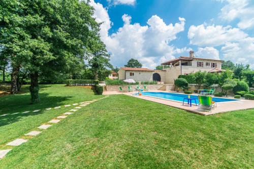 Kringa Villa | Villa Catarina with Beautiful and Spacious Garden and Pool