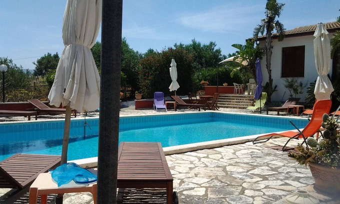 Partinico Apartment | "VILLA CESCO" DEPENDANCE/swimming pool/sea/gulf of Castellammare/citrus grove/barbecue