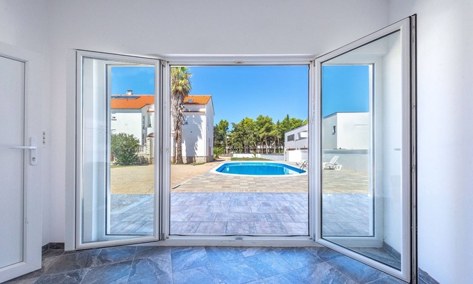 Zrce House | Villa Christina for up to 27 people - with pool, max. capacity 30 people