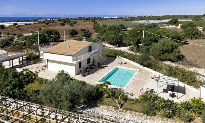Scicli Villa | Villa Ciuridda with private pool wifi parking bowling green bbq