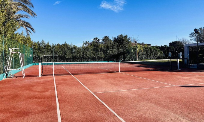 Les Restanques Villa | Villa close to the sea and beaches with private tennis court. High performance!