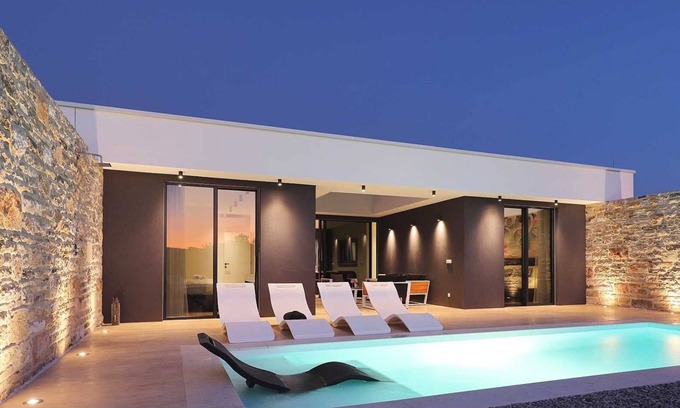 Kraj Villa | Villa Clover - cozy holiday villa just 100 meters from the beach with a private pool