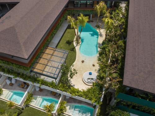 Berawa Villa | Villa Coco Bay - Iconic 8BR Tropical Villa Next to the Beach